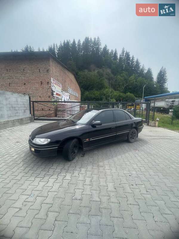 Седан Opel Omega 1999 в Верховине