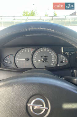 Седан Opel Omega 2001 в 