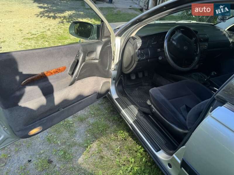 Седан Opel Omega 1998 в Дубні