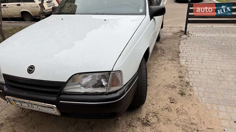 Седан Opel Omega 1988 в Одессе