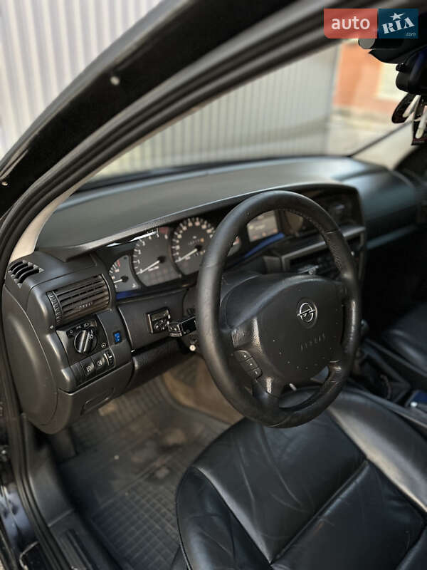 Универсал Opel Omega 2002 в Кривом Роге