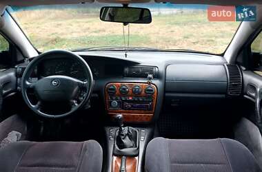 Седан Opel Omega 1998 в 
