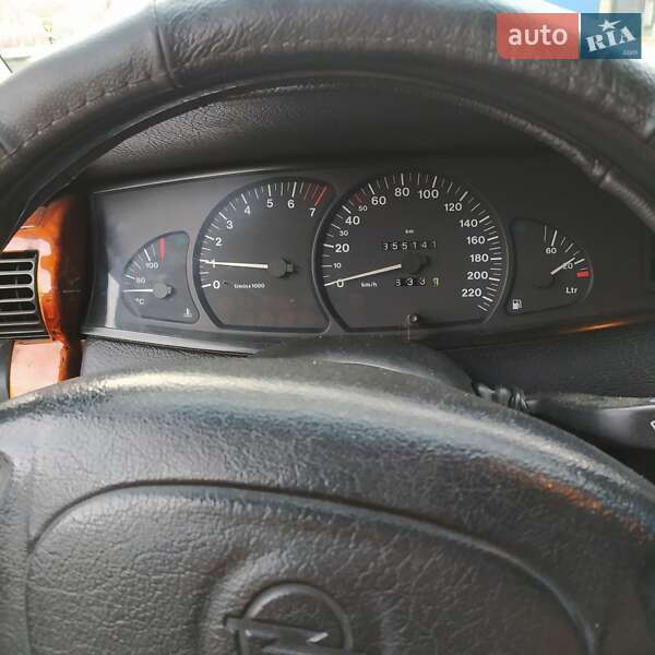 Седан Opel Omega 1994 в Києві
