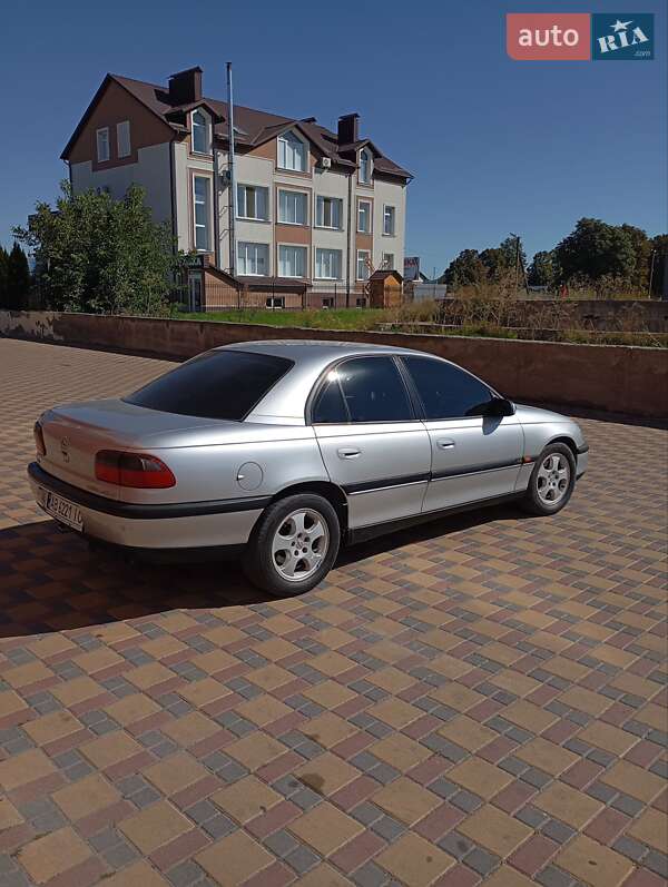 Седан Opel Omega 1998 в Гайсину