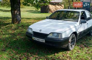 Седан Opel Omega 1991 в Тячеве