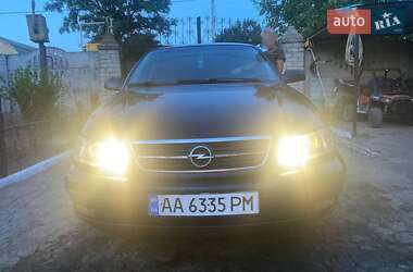 Седан Opel Omega 2002 в Коблевому