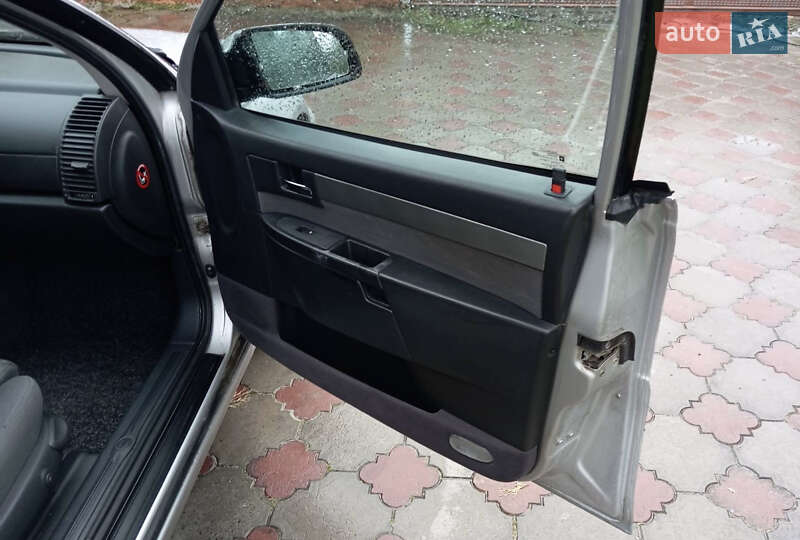 Седан Opel Omega 2003 в Волочиске