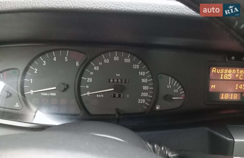Седан Opel Omega 2003 в Волочиске
