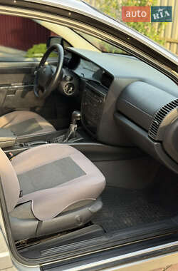 Седан Opel Omega 2003 в 