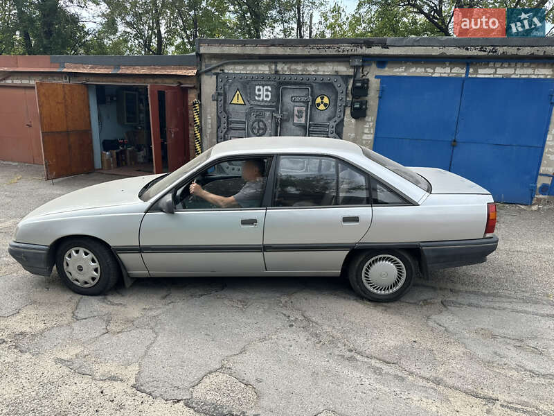 Седан Opel Omega 1987 в Запорожье