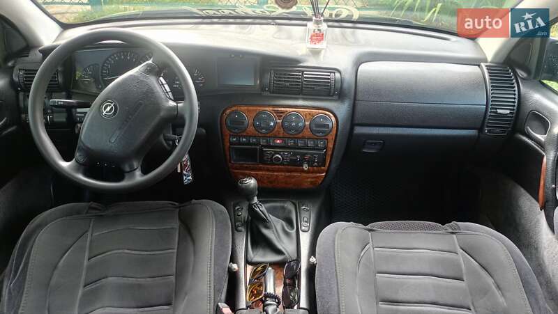 Седан Opel Omega 1999 в Кривом Озере