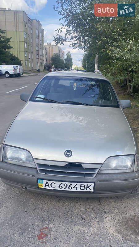 Универсал Opel Omega 1987 в Нововолынске