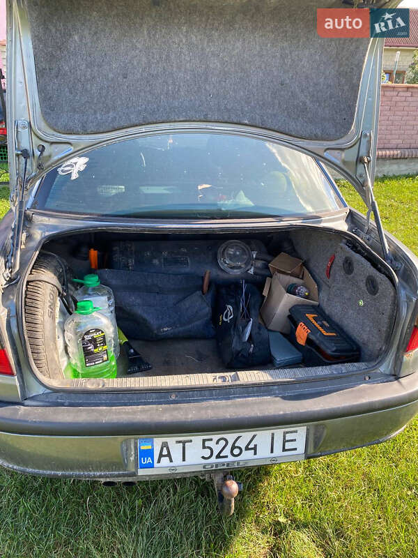 Седан Opel Omega 1998 в Надвірній