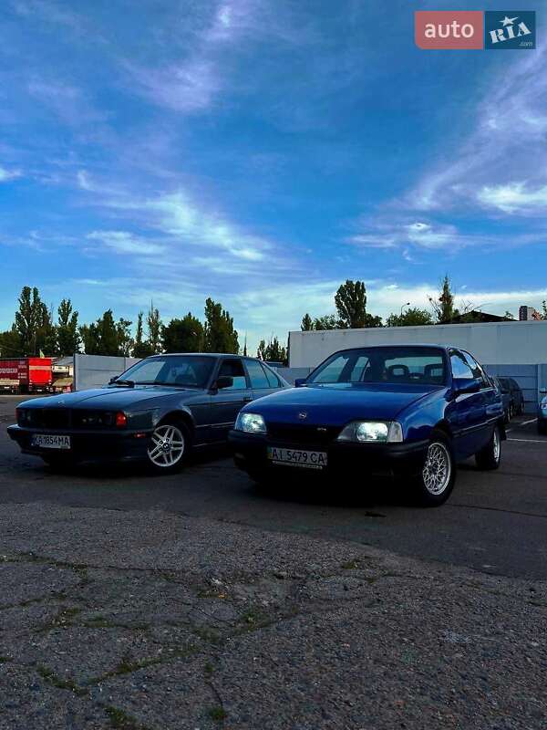Седан Opel Omega 1989 в Киеве