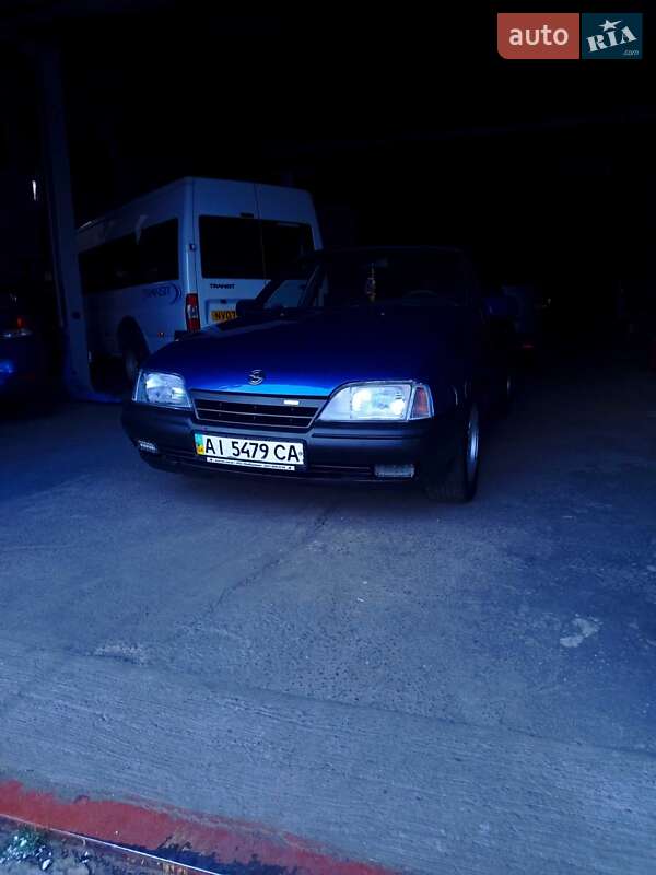 Седан Opel Omega 1989 в Киеве