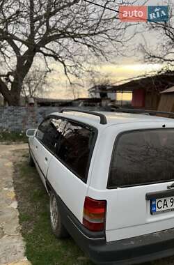 Універсал Opel Omega 1988 в Києві