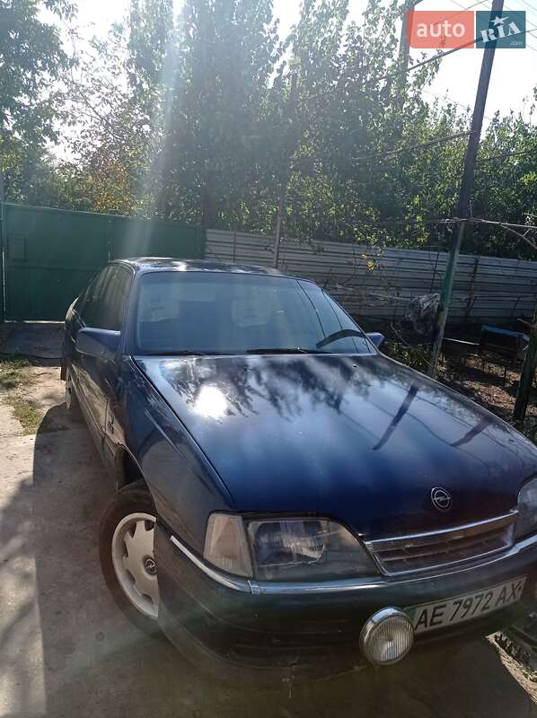 Седан Opel Omega 1992 в Новомосковске
