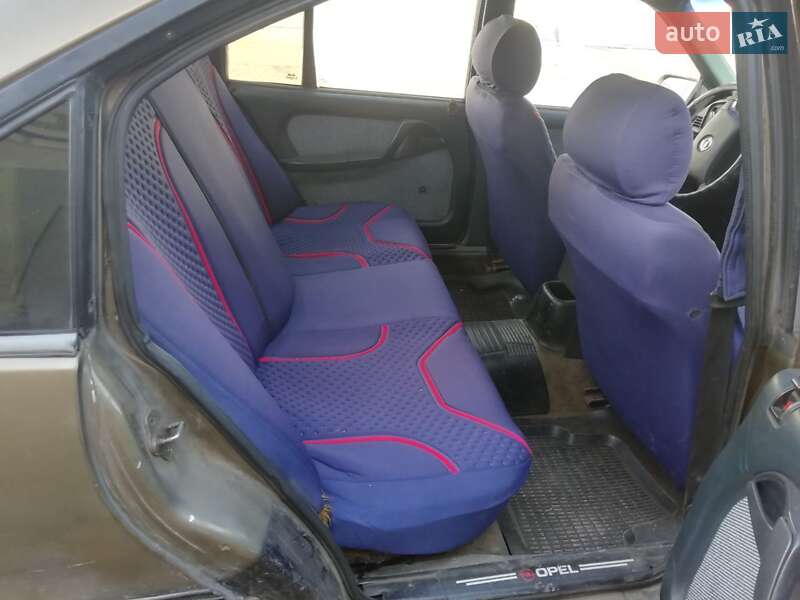 Седан Opel Omega 1988 в Сумах