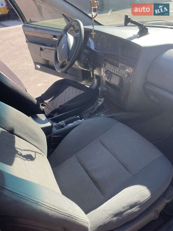 Седан Opel Omega 2003 в Баре