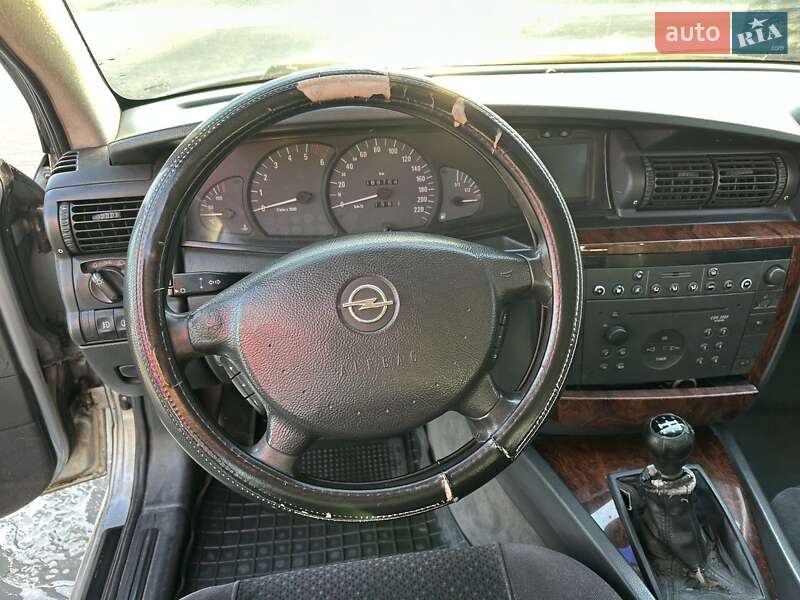 Седан Opel Omega 2001 в Буче