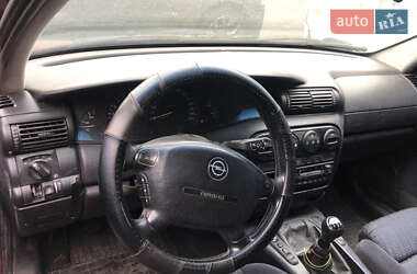 Седан Opel Omega 1999 в Чернигове