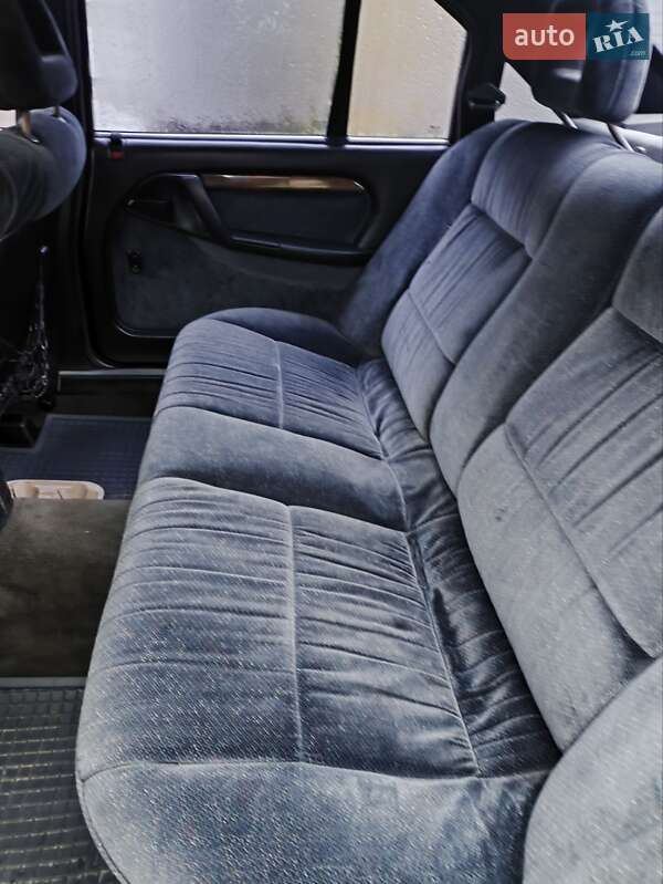 Седан Opel Omega 1993 в Ильинцах