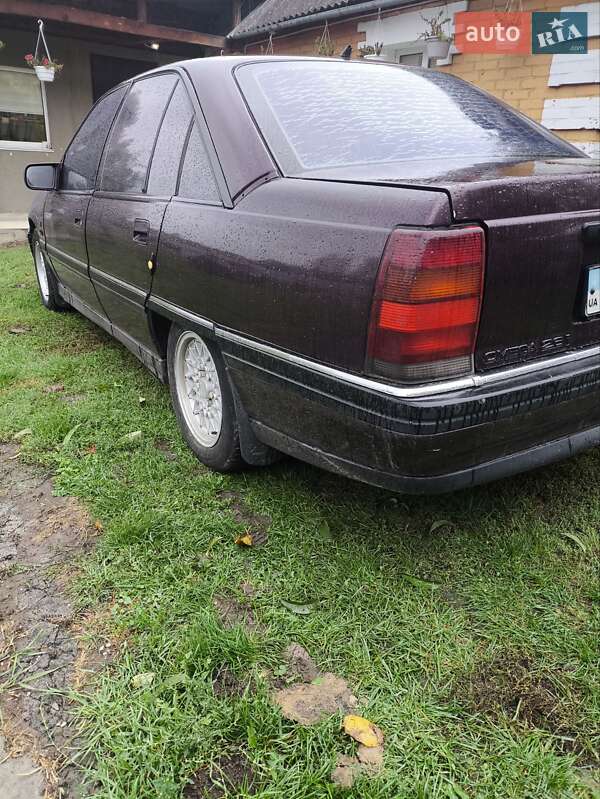 Седан Opel Omega 1993 в Ильинцах
