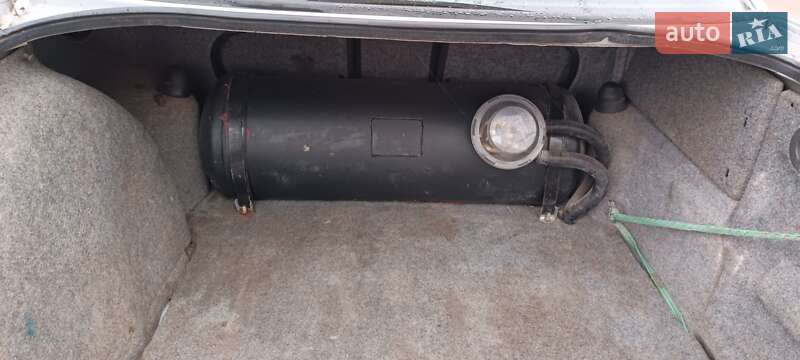 Седан Opel Omega 1999 в Сарнах