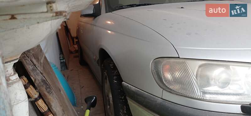 Седан Opel Omega 1999 в Киеве
