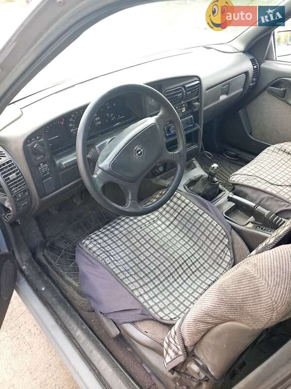 Седан Opel Omega 1988 в Одессе фото 2 Седан Opel Omega 1988 в Одессе