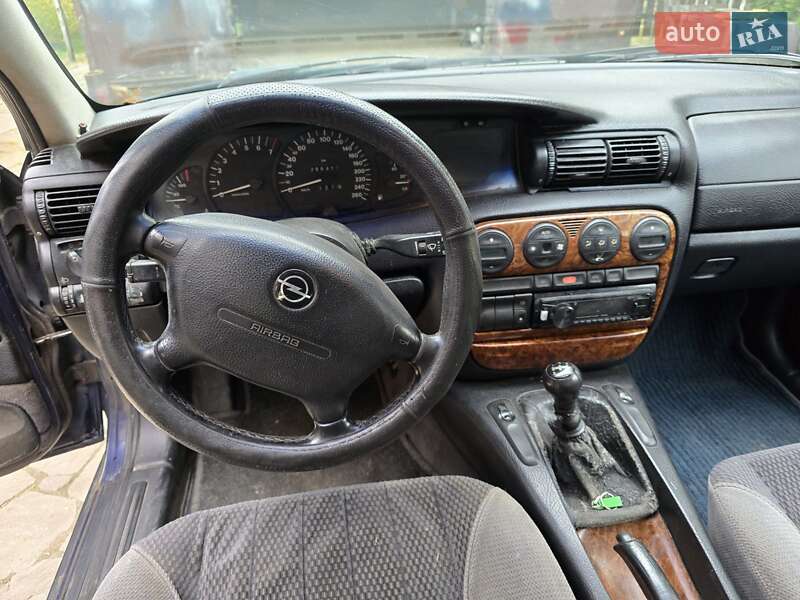 Седан Opel Omega 1997 в Тернополе