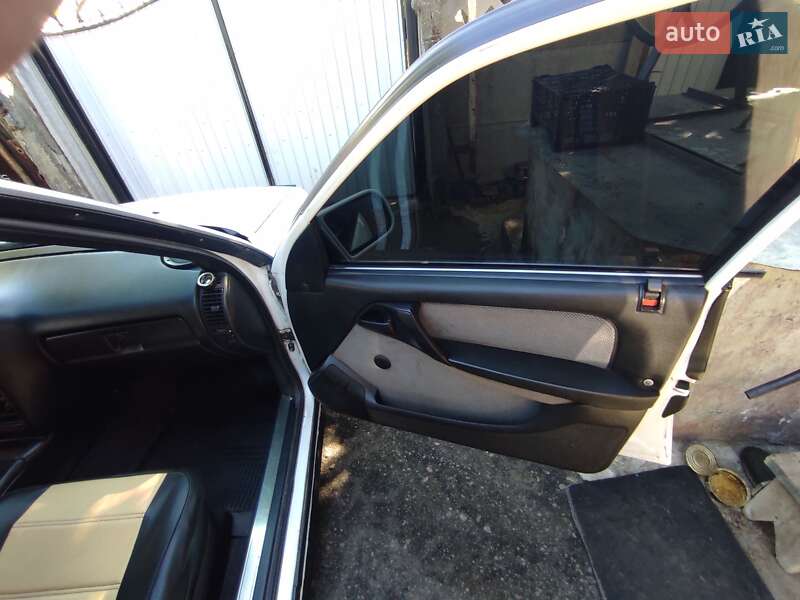 Седан Opel Omega 1993 в Кременчуге