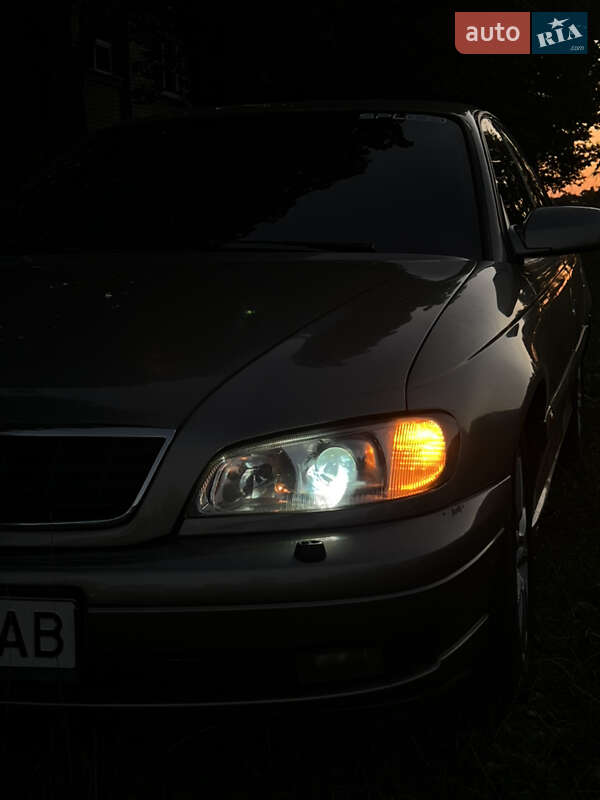 Седан Opel Omega 1999 в Житомире