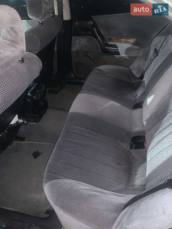 Седан Opel Omega 1996 в Львове