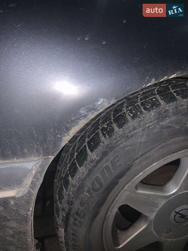 Седан Opel Omega 1996 в Львове