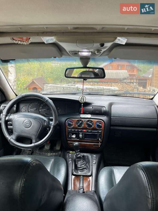 Універсал Opel Omega 1994 в Надвірній