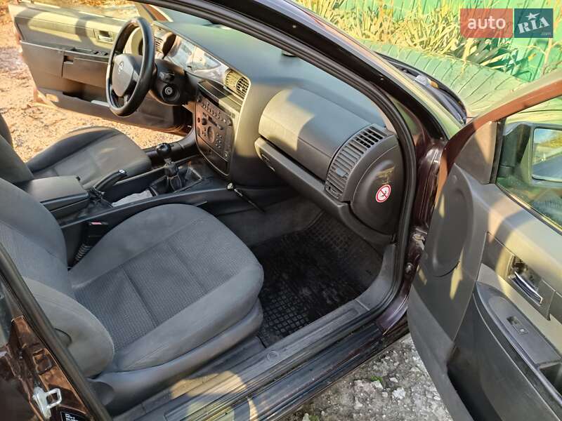 Седан Opel Omega 2000 в Запоріжжі фото 2 Седан Opel Omega 2000 в Запоріжжі