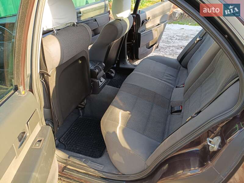 Седан Opel Omega 2000 в Запоріжжі фото 3 Седан Opel Omega 2000 в Запоріжжі