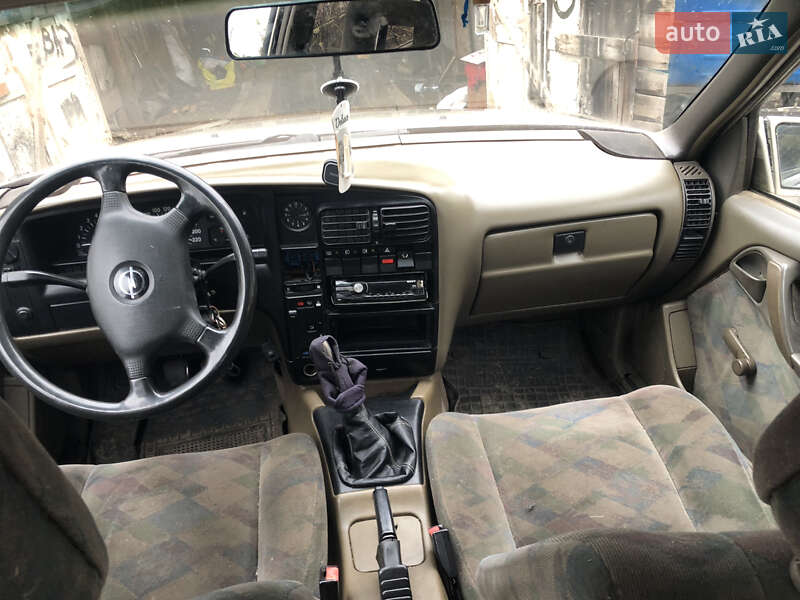 Седан Opel Omega 1987 в Володимирі фото 10 Седан Opel Omega 1987 в Володимирі