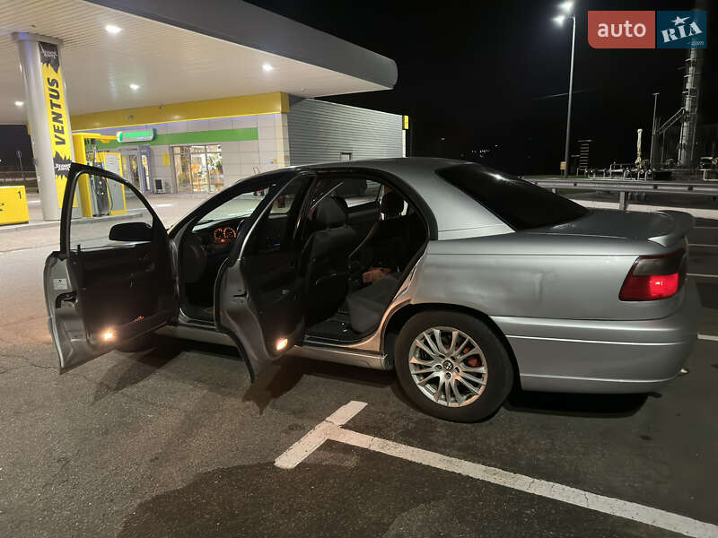 Седан Opel Omega 2002 в Яготине
