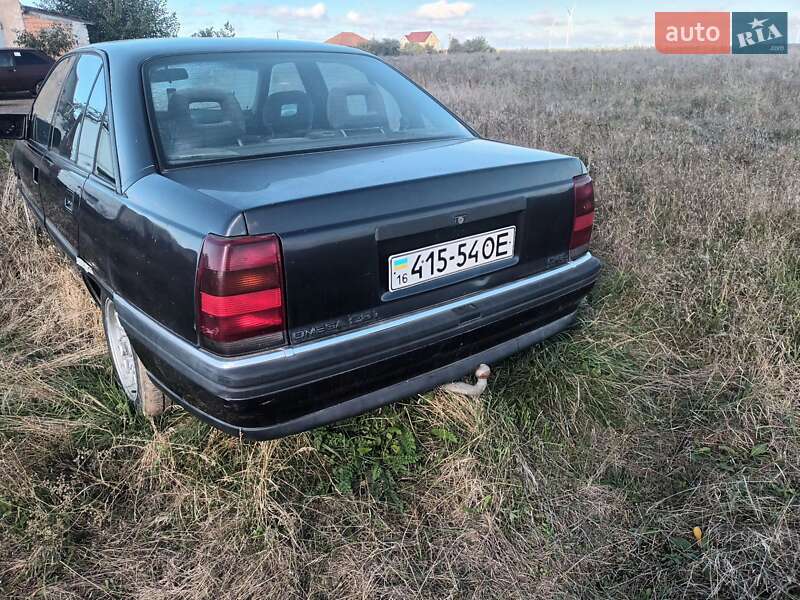Седан Opel Omega 1991 в Южном