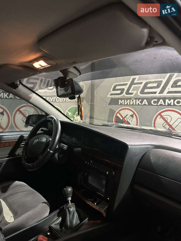 Седан Opel Omega 2000 в Черновцах