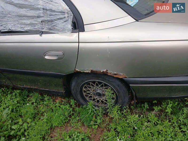 Седан Opel Omega 1997 в Киеве