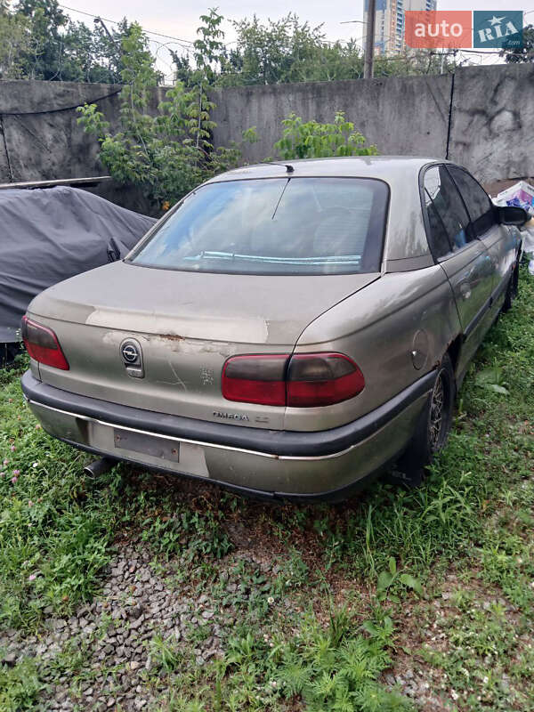 Седан Opel Omega 1997 в Киеве