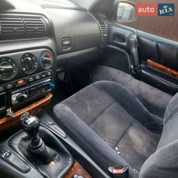 Седан Opel Omega 1997 в Немирове