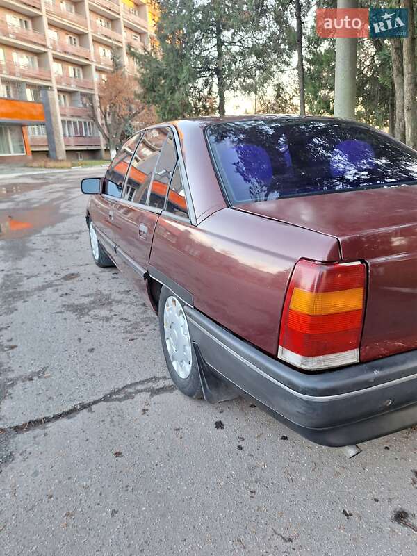 Седан Opel Omega 1990 в Полтаві