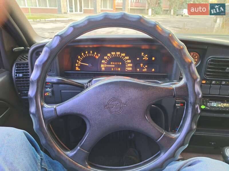 Седан Opel Omega 1990 в Полтаві