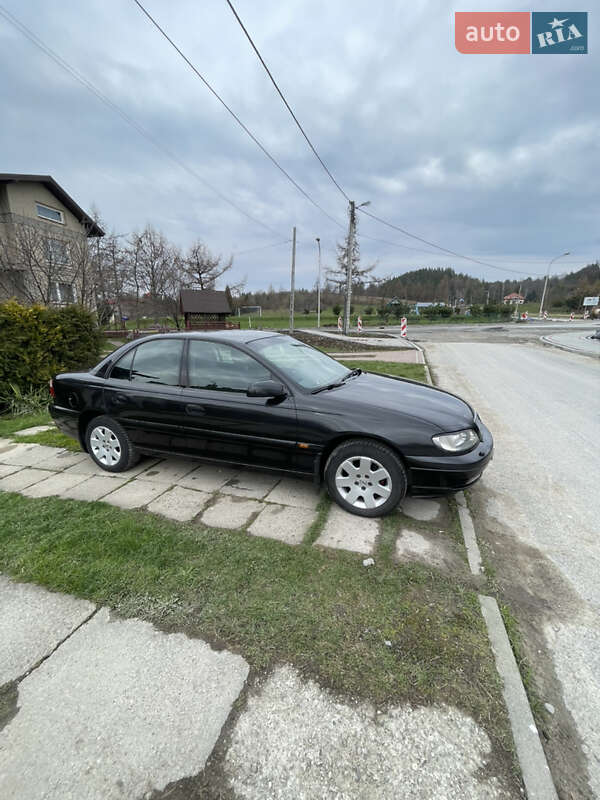 Седан Opel Omega 2000 в Львове