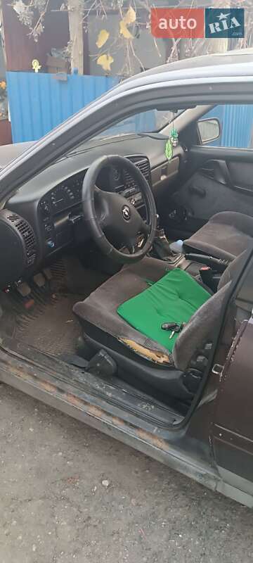 Седан Opel Omega 1991 в Узине