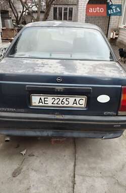 Седан Opel Omega 1987 в Лобойковке
